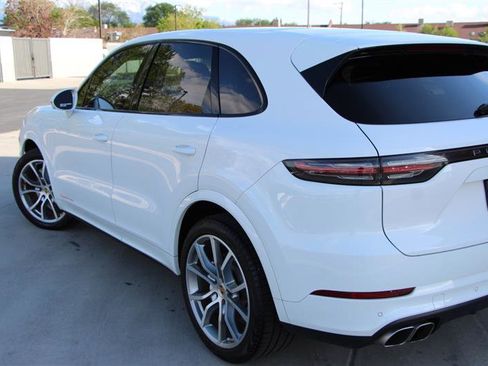 Used 2019 Porsche Cayenne Turbo AWD/4WD image 12
