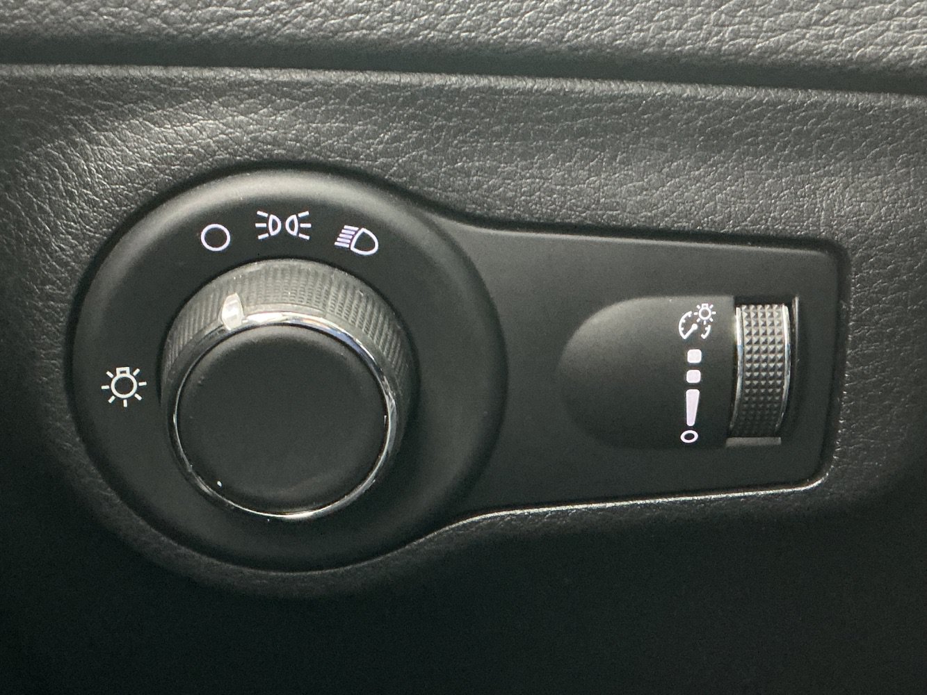 Used 2018 Jeep Compass Sport FWD image 37