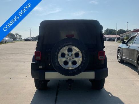Used 2015 Jeep Wrangler Unlimited Sahara AWD/4WD image 2