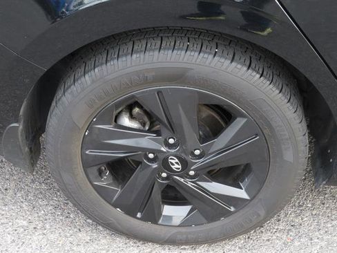 Used 2023 Hyundai Elantra SEL image 12