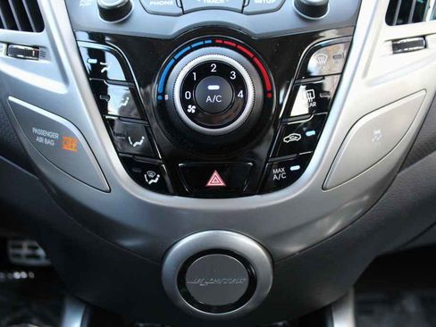 Used 2014 Hyundai Veloster w/ Style Package 02 FWD image 18