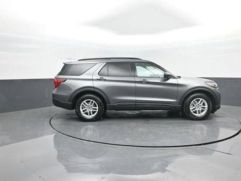New 2026 Ford Explorer Active RWD image 8