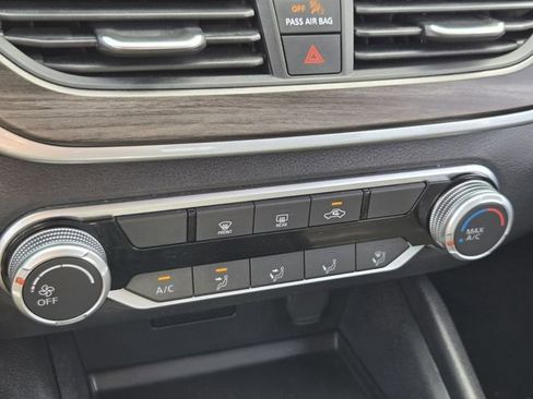 Used 2025 Nissan Altima 2.5 SV image 24