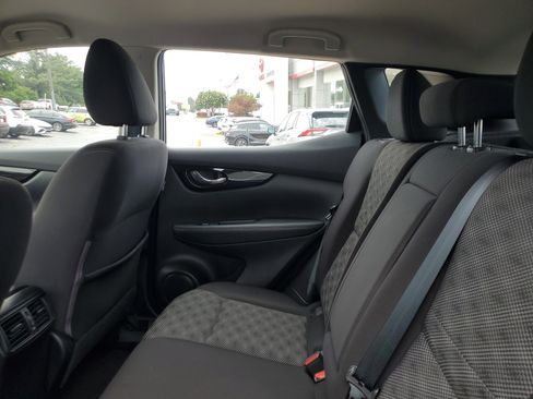 Used 2021 Nissan Rogue Sport SV FWD image 11