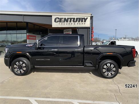 Used 2025 GMC Sierra 3500 Denali w/ Denali Reserve Package image 4