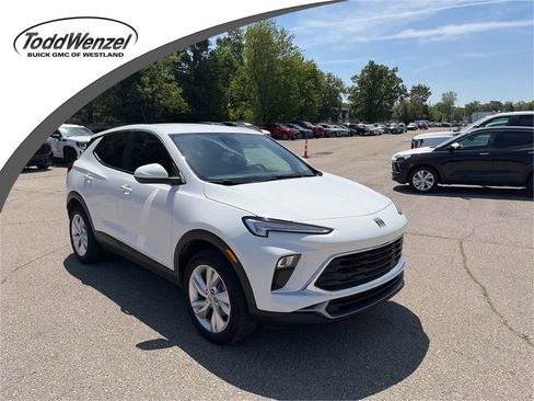 Used 2024 Buick Encore GX Preferred AWD/4WD image 1