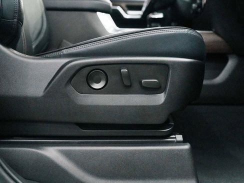 Used 2022 Chevrolet Silverado 1500 High Country image 36