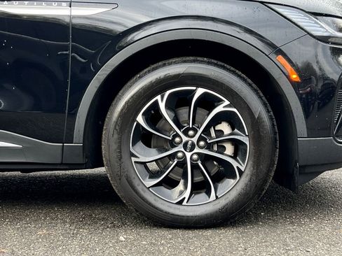 Used 2025 Lincoln Nautilus Premier w/ Equipment Group 102A image 9