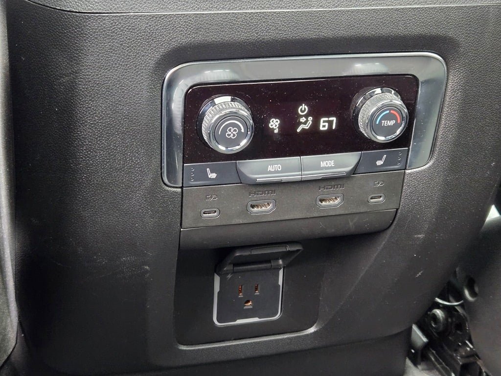 Used 2025 Chevrolet Suburban RST w/ Advanced Technology Package AWD/4WD image 22