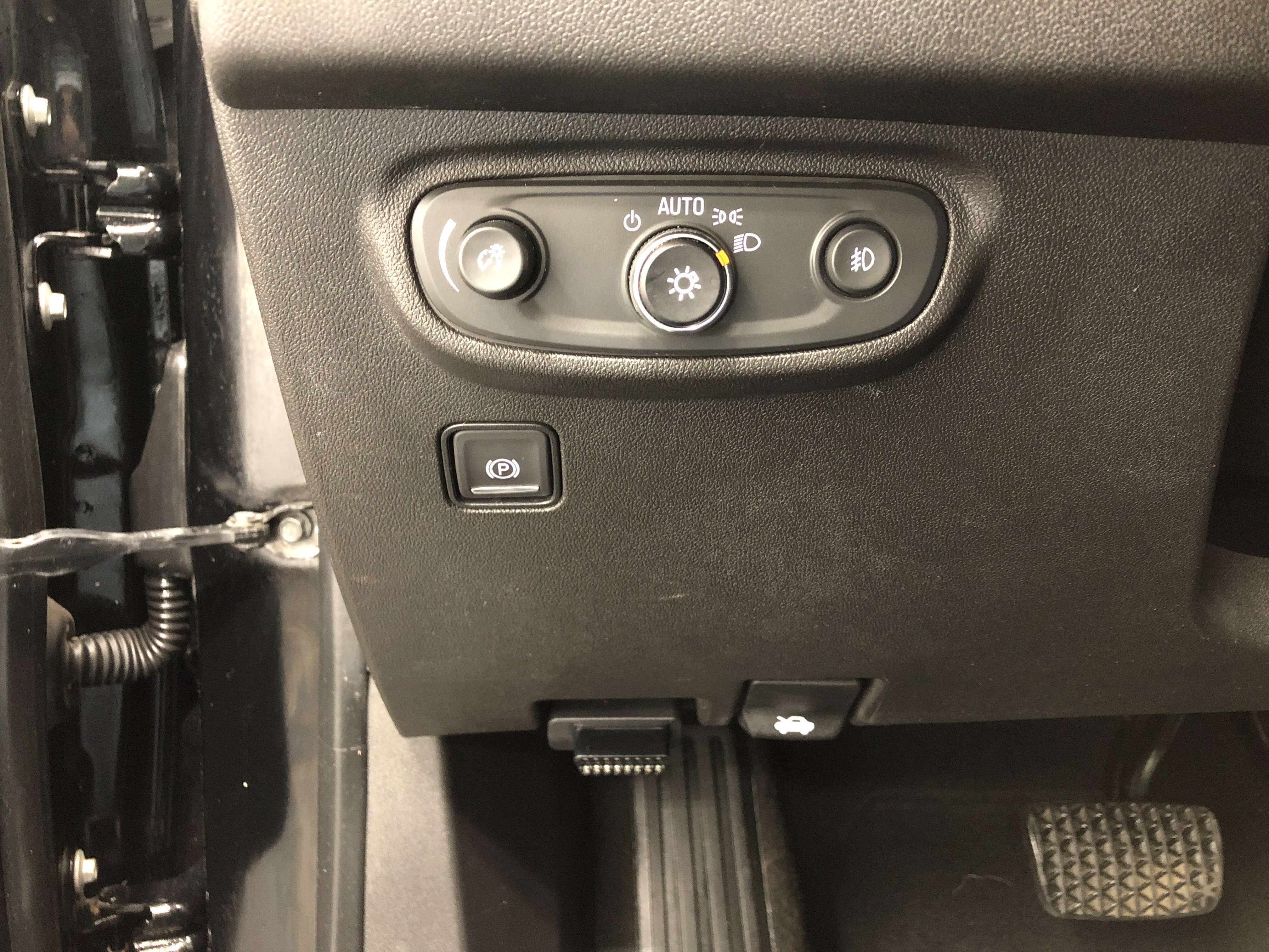 Used 2020 GMC Terrain Denali w/ GMC Pro Grade Package AWD/4WD image 18