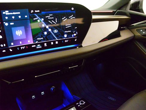 Used 2025 Audi A6 e-tron Premium Plus w/ Premium Plus image 29