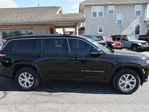 Used 2023 Jeep Grand Cherokee L Limited image 2