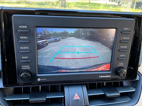 Used 2021 Toyota RAV4 LE image 13