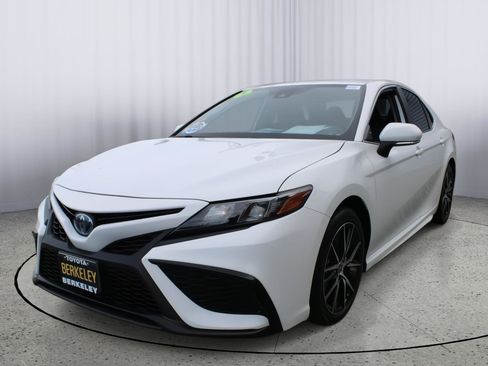 Used 2022 Toyota Camry SE image 4