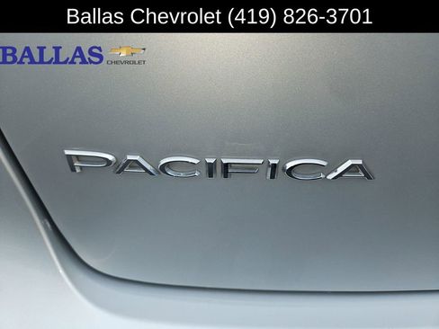 Used 2024 Chrysler Pacifica Touring-L image 31
