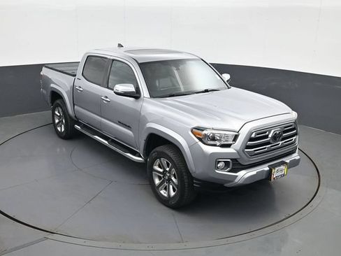 Used 2019 Toyota Tacoma Limited AWD/4WD image 15