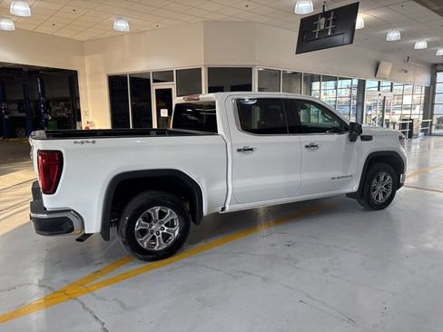 Used 2025 GMC Sierra 1500 SLT AWD/4WD image 10