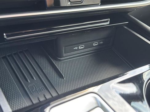 Used 2025 Volkswagen Atlas Cross Sport SEL Premium R-Line image 19