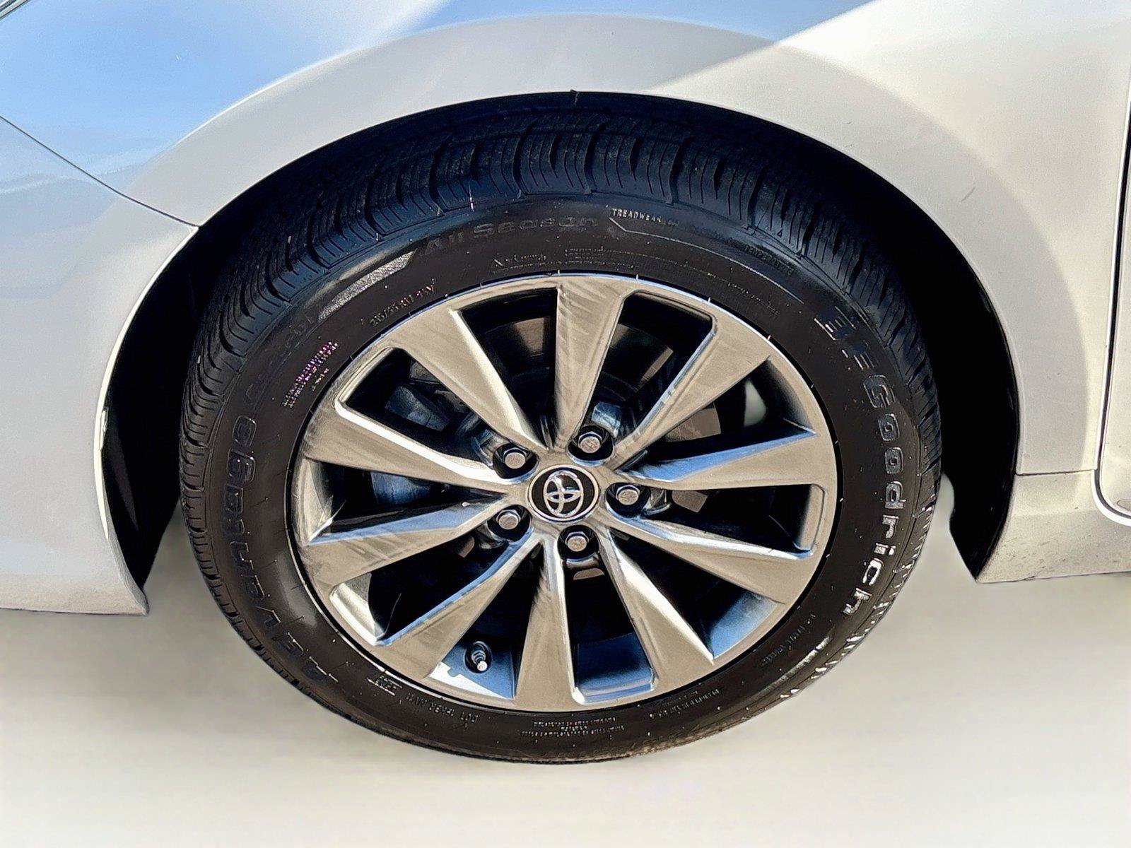 Used 2016 Toyota Camry XLE FWD image 31