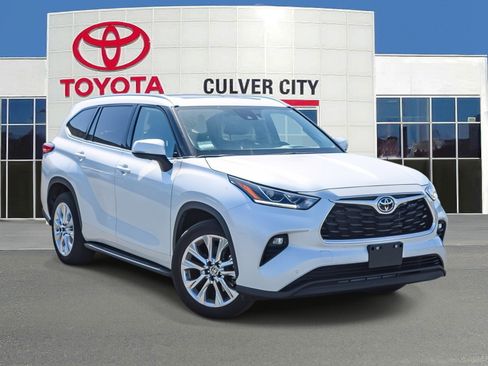 Used 2023 Toyota Highlander Limited FWD image 1