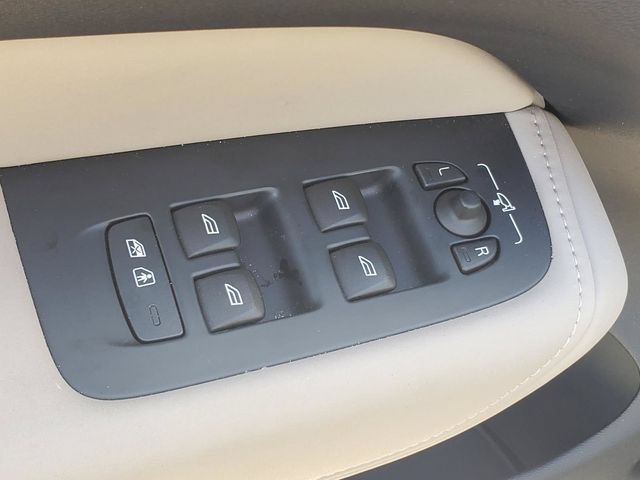 Certified 2026 Volvo XC60 B5 Plus AWD/4WD image 12