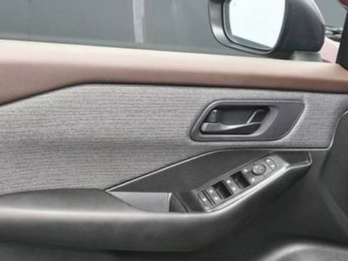 Used 2023 Nissan Rogue S AWD/4WD image 16