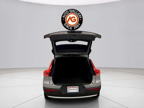 Used 2023 Volvo XC40 B5 Plus AWD/4WD image 4
