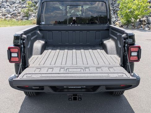 New 2026 Jeep Gladiator Sport AWD/4WD image 30