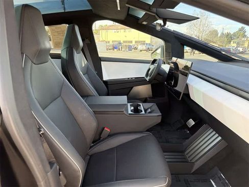 Used 2024 Tesla Cybertruck AWD Crew Cab image 42