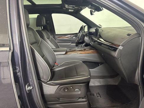 Used 2022 Cadillac Escalade ESV Premium Luxury w/ Performance Package AWD/4WD image 4