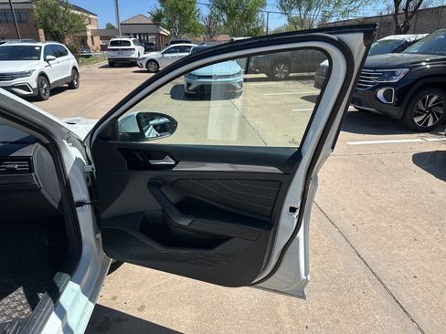 Used 2024 Volkswagen Jetta SEL image 22