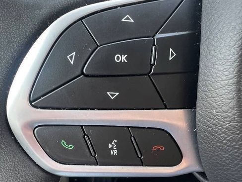 Used 2024 Chrysler Pacifica Touring-L FWD image 19
