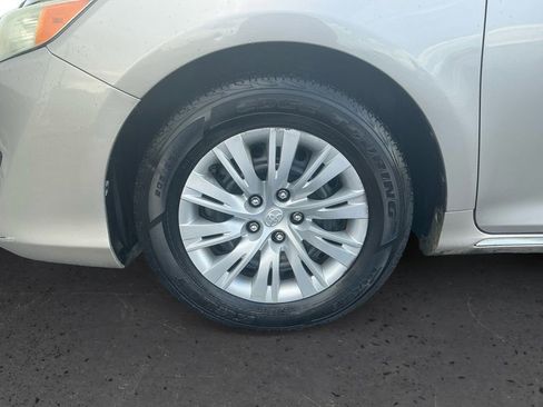 Used 2013 Toyota Camry LE FWD image 13