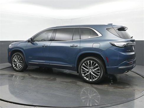 Certified 2025 Buick Enclave Avenir image 3