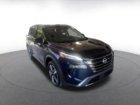 Used 2026 Nissan Rogue SL AWD/4WD image 3