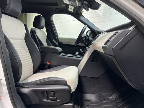 Used 2023 Land Rover Discovery S R-Dynamic image 32