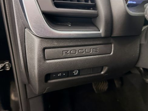 Used 2023 Nissan Rogue S AWD/4WD image 17