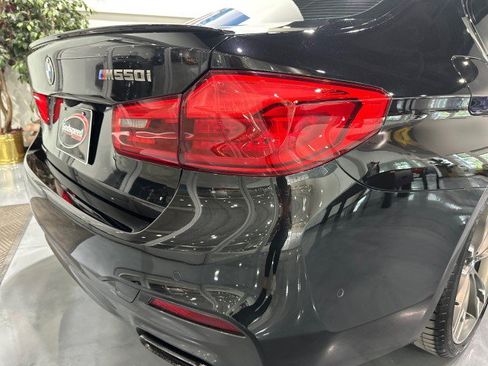 Used 2018 BMW M550i xDrive AWD/4WD image 34