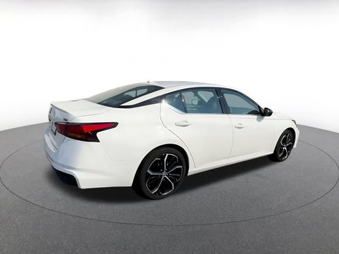Used 2025 Nissan Altima 2.5 SR FWD image 12