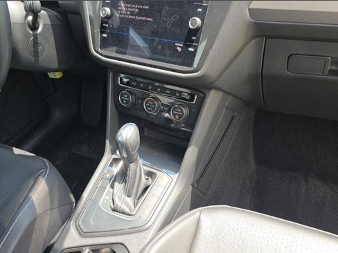 Used 2021 Volkswagen Tiguan SEL FWD image 11