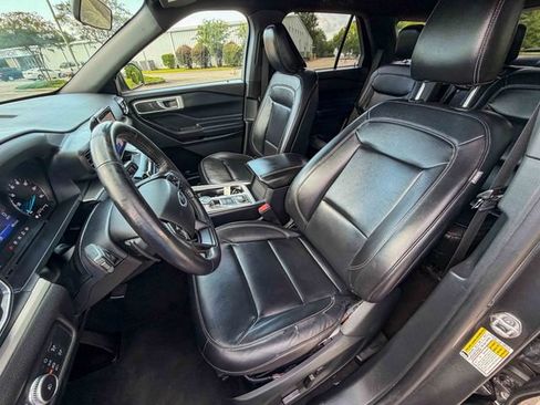 Used 2020 Ford Explorer XLT w/ Equipment Group 202A AWD/4WD image 18