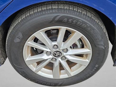 Used 2025 Toyota Camry LE w/ Convenience Package FWD image 5