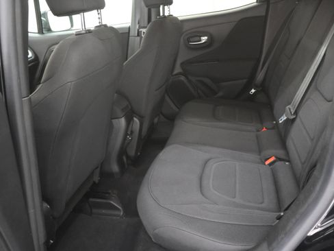 Used 2019 Jeep Renegade Latitude image 9