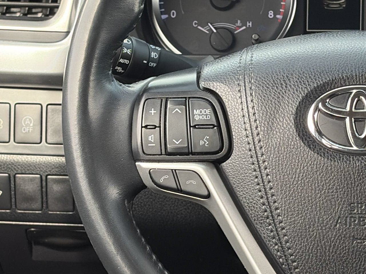 Used 2019 Toyota Highlander Plus FWD image 22