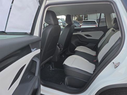 New 2025 Volkswagen Tiguan SE image 29