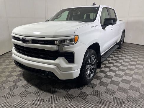 Used 2022 Chevrolet Silverado 1500 RST w/ Convenience Package II AWD/4WD image 4