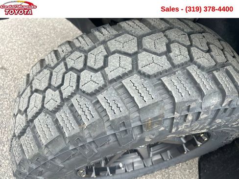 Used 2015 Toyota Tacoma 4x4 Double Cab w/ TRD Sport Package image 25