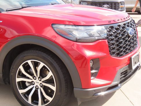Used 2025 Ford Explorer ST-Line w/ Premium Package RWD image 6