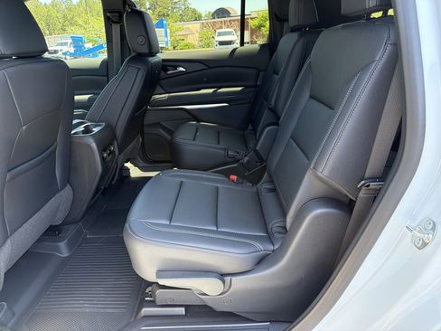 New 2026 Chevrolet Traverse LT w/ Sun and Wheel Package FWD image 22