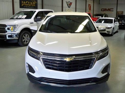 Used 2023 Chevrolet Equinox LT FWD image 2
